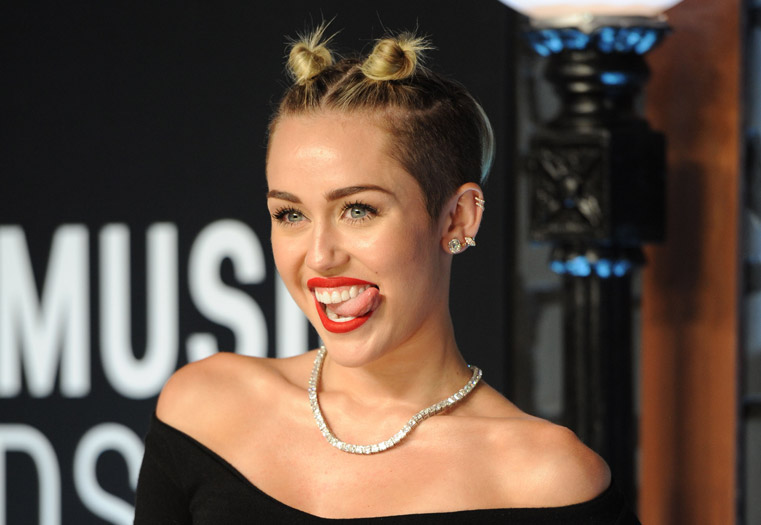 Miley-Cyrus-just-loves-to-bite-her-tongue